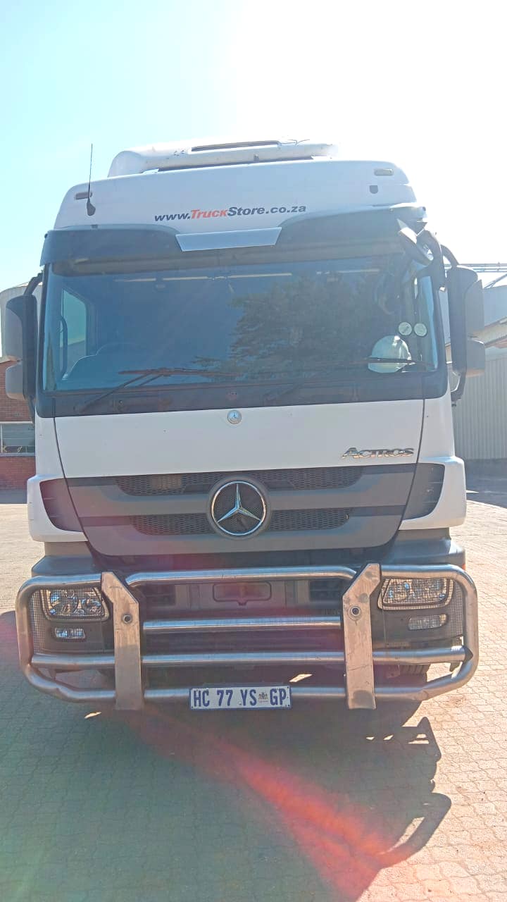 Mercedes-Benz Actros 2644 truck tractor, front view